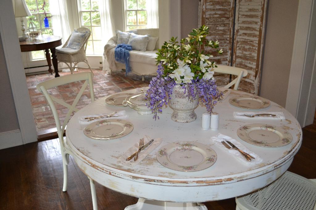 dining room with Spring table setting
