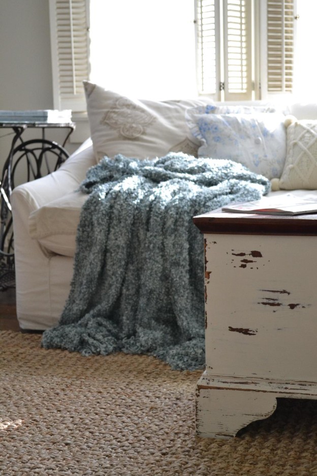 rugs, drapes, and lamps, oh my! cottage fix