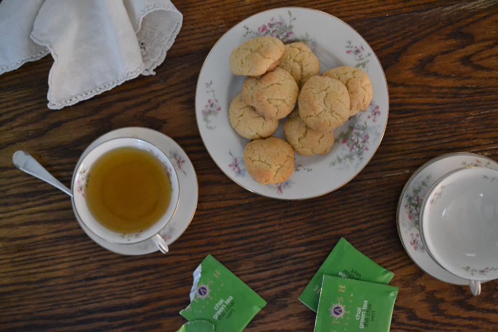 Cottage Fix - tea and cookies