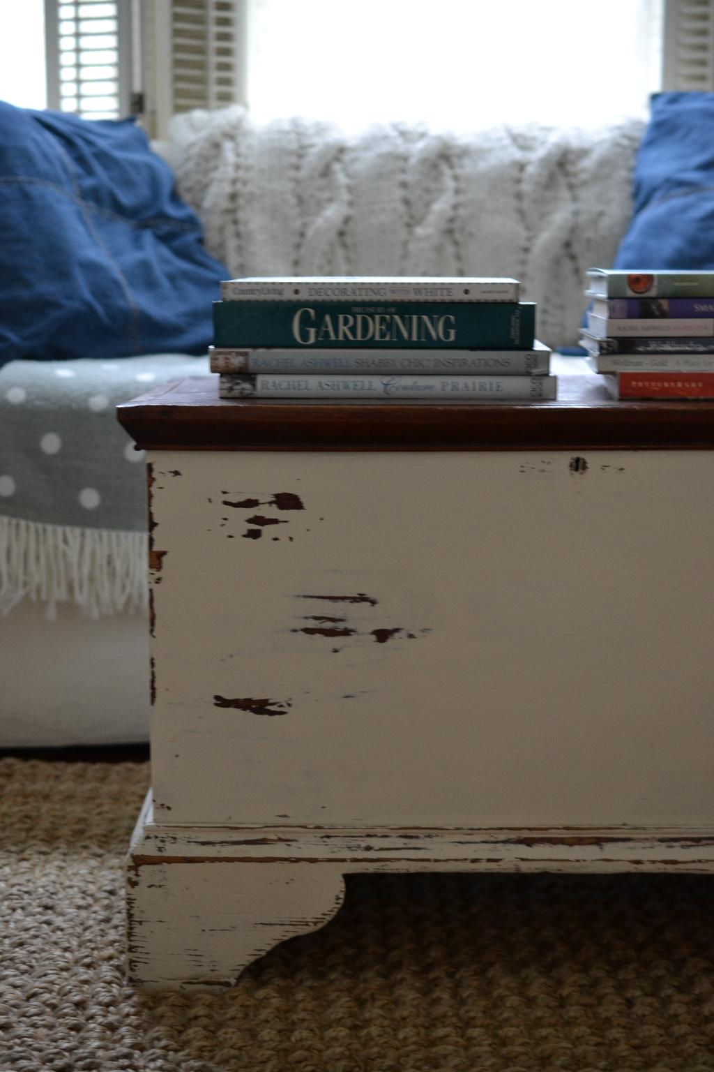Cottage Fix blog - cable knit throw and coffee table books
