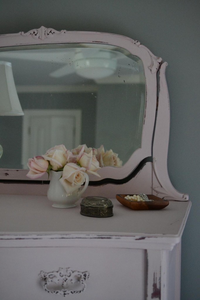 Cottage Fix blog - blush painted dresser in Annie Sloan Antoinette chalk paint