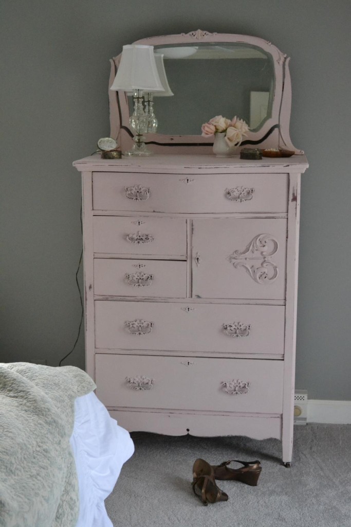Cottage Fix blog - blush painted dresser in Annie Sloan Antoinette chalk paint