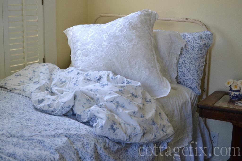 Cottage Fix blog - white and blue Shabby Chic bedding