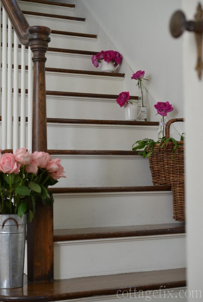 Cottage Fix blog - roses in the stairwell