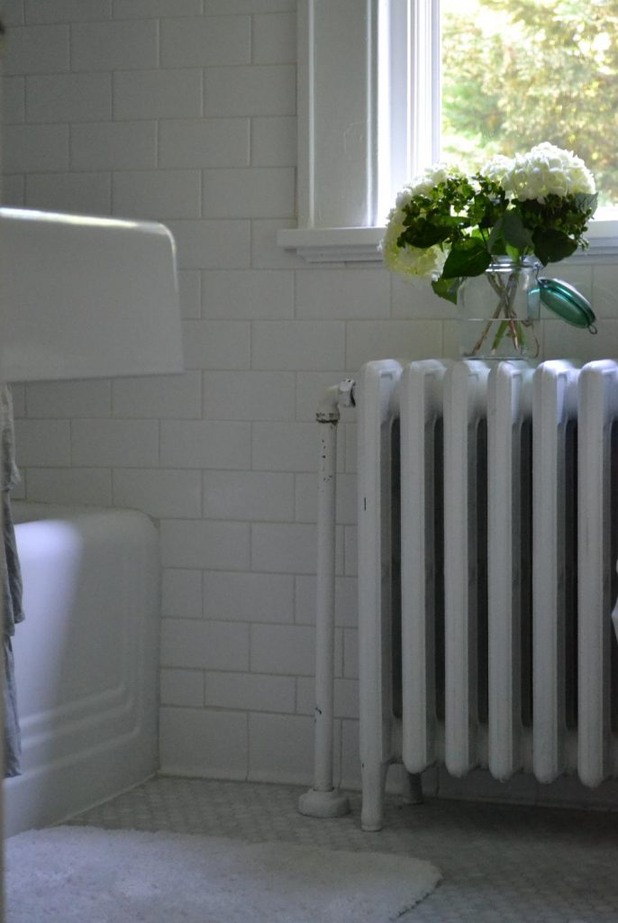 Cottage Fix blog - summer whites cottage bathroom