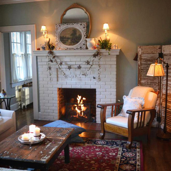 Cottage Fix Blog - Christmas cottage living room